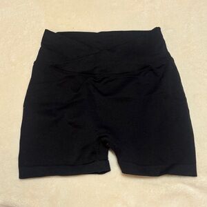 BLACK GYM SHORT